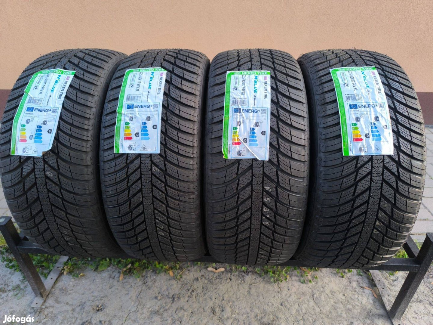 225/45R17 Új Nexen négyévszakos gumi garnitúra 225/45 r17