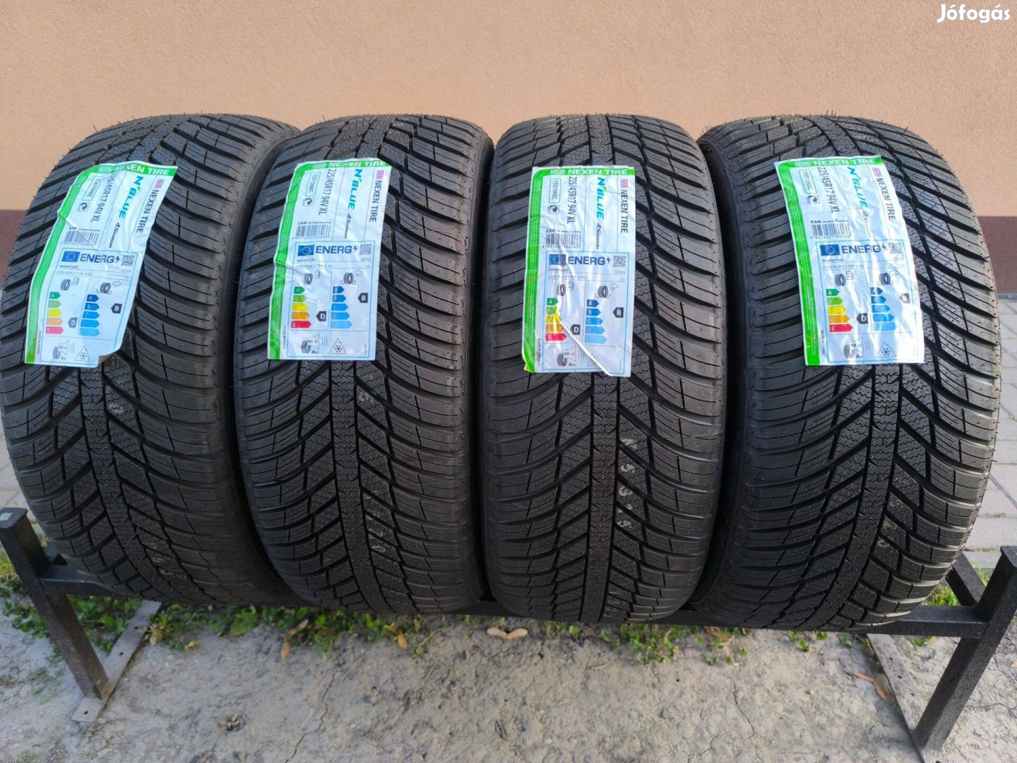225/45R17 Új Nexen négyévszakos gumi garnitúra 225/45 r17