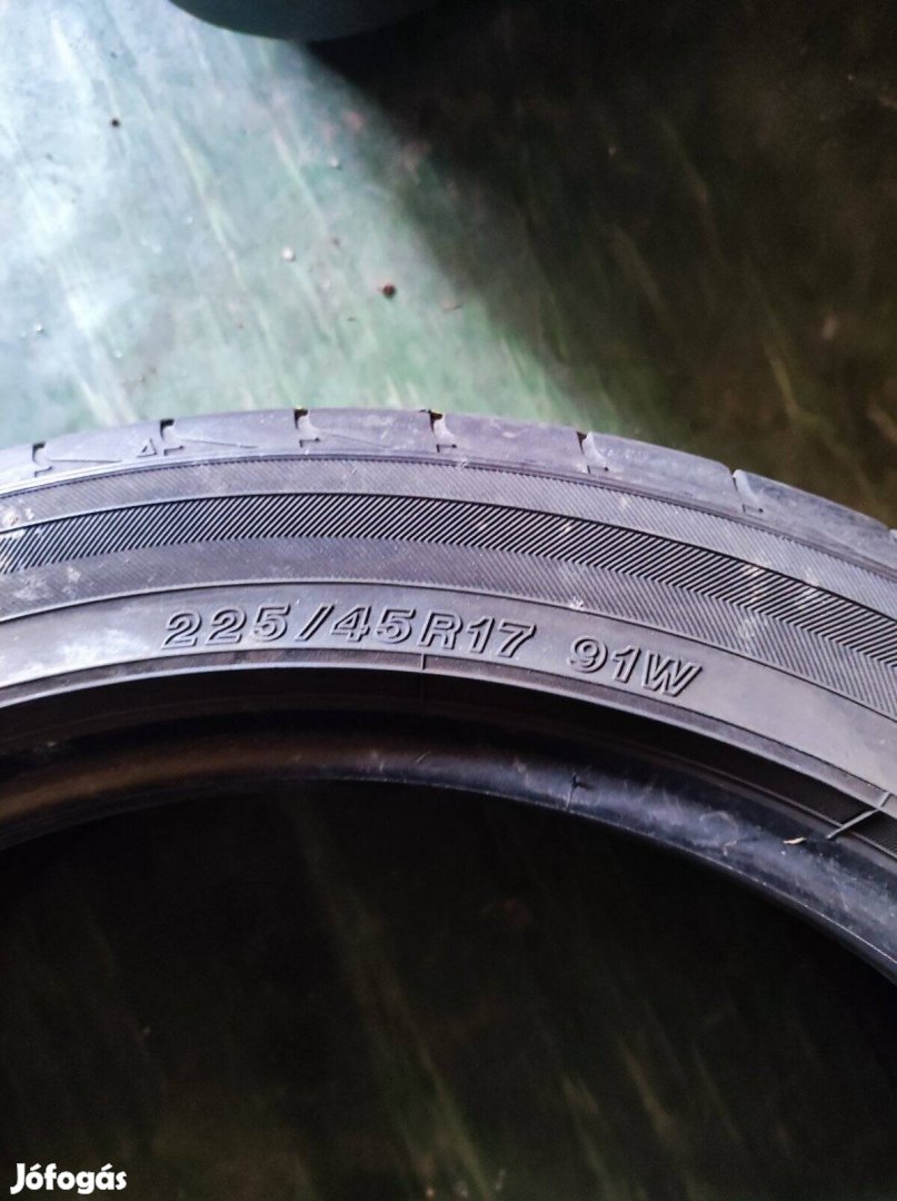 225/45R17 Yokohama nyári gumi garnitúra