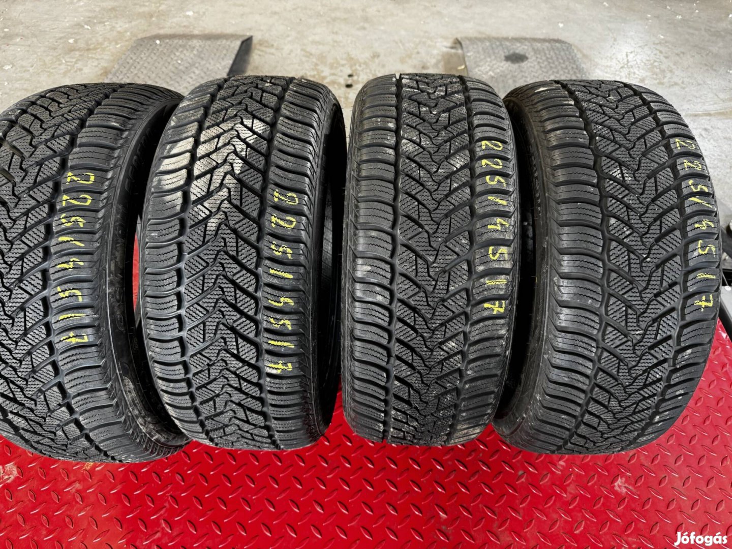 225/45R17  All season