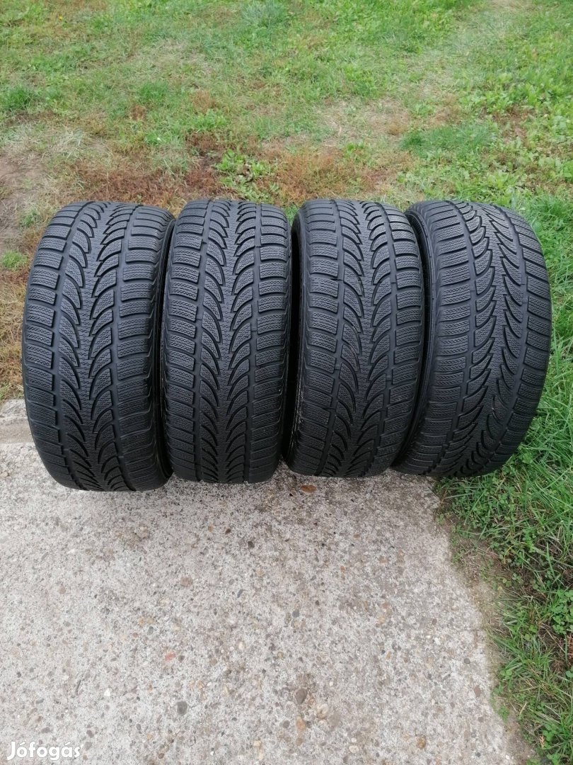 225/45R17-es Téligumi 