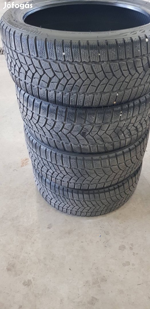 225/45R18 téli gumi szett eladó 