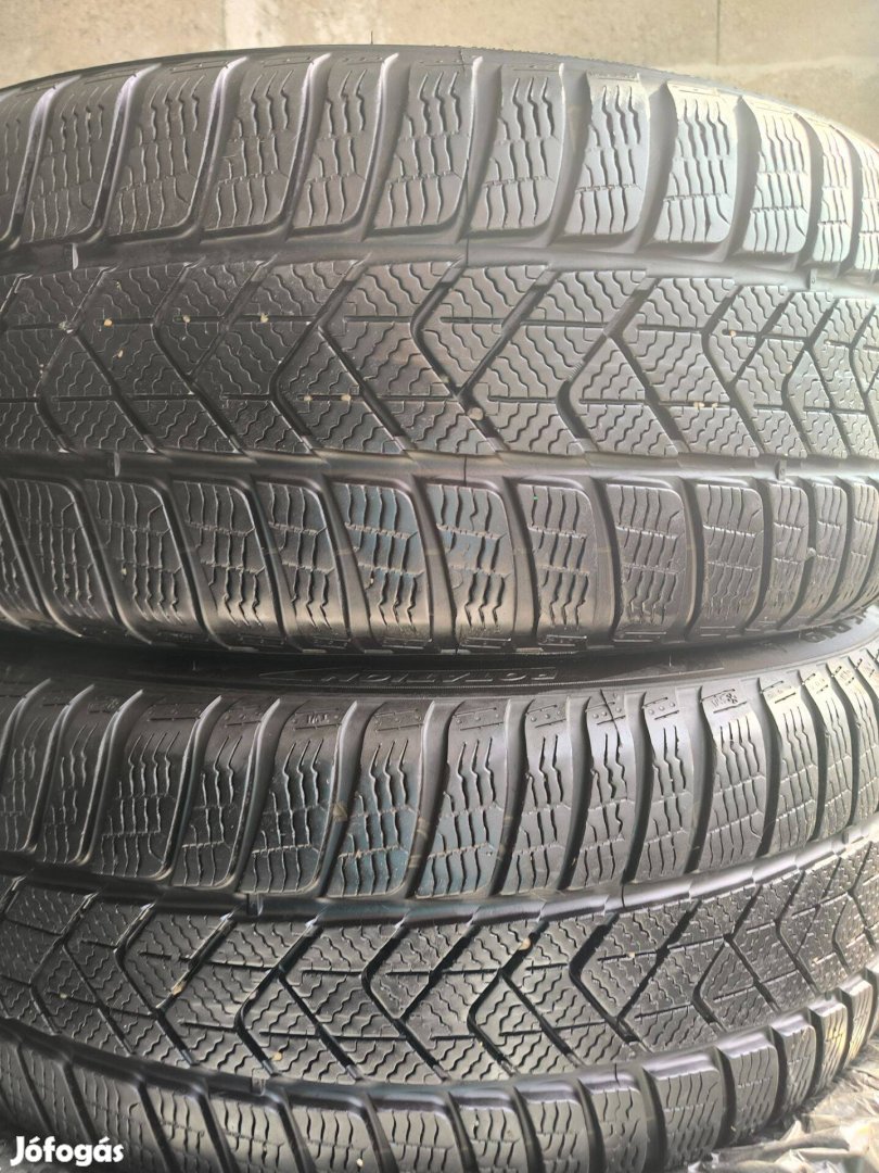 225/45R19 2db újszerű Pirelli téligumi 225/45 R19