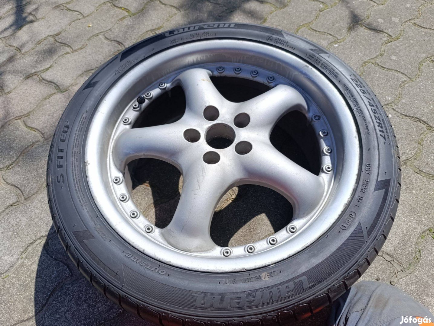 225 45 17-es alig használt nyári Laufenn gumi alufelnivel eladó