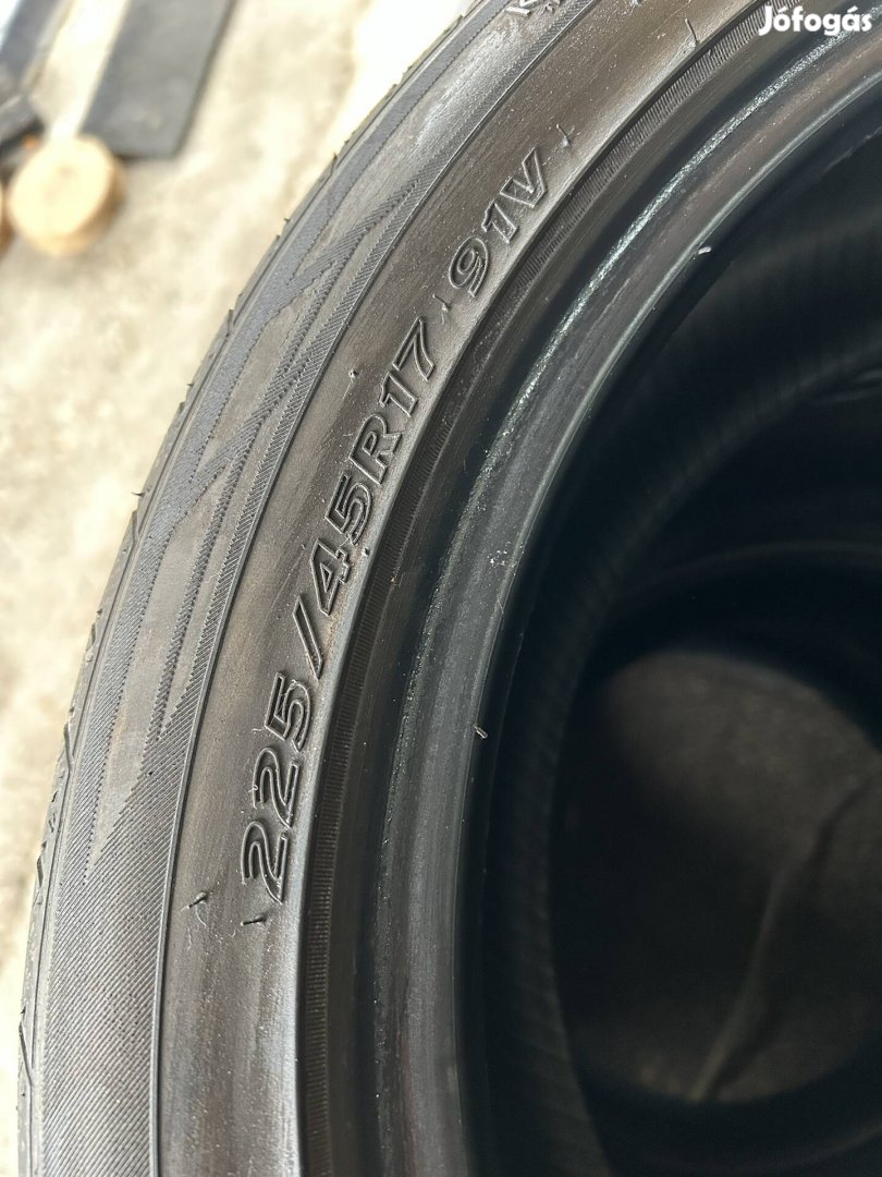 225/45-17 nyári Hankook