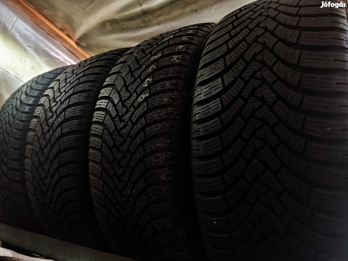 225/45-19 Falken téli 4db