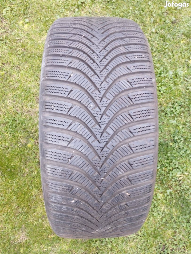 225/45 R17 Hankook téligumi