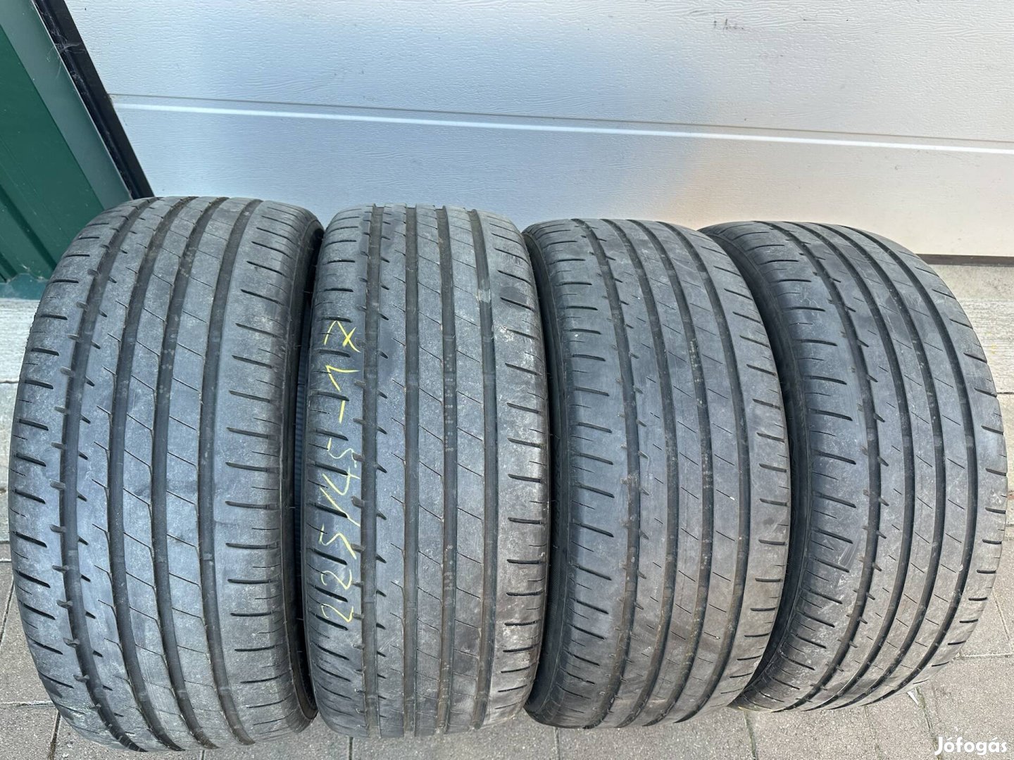 225/45 R17 Lassa Driveways nyári gumi eladó! Peremvédős!