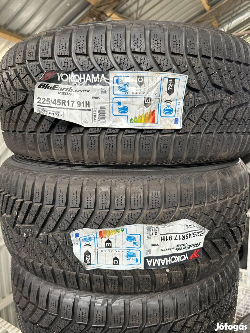 225/45 R17 Yokohama Bluearth Winter új Téligumi