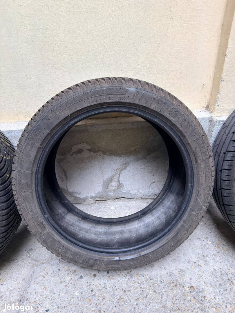 225/45 R17" újszerű Kleber Krisalp HP3 téli gumi szett