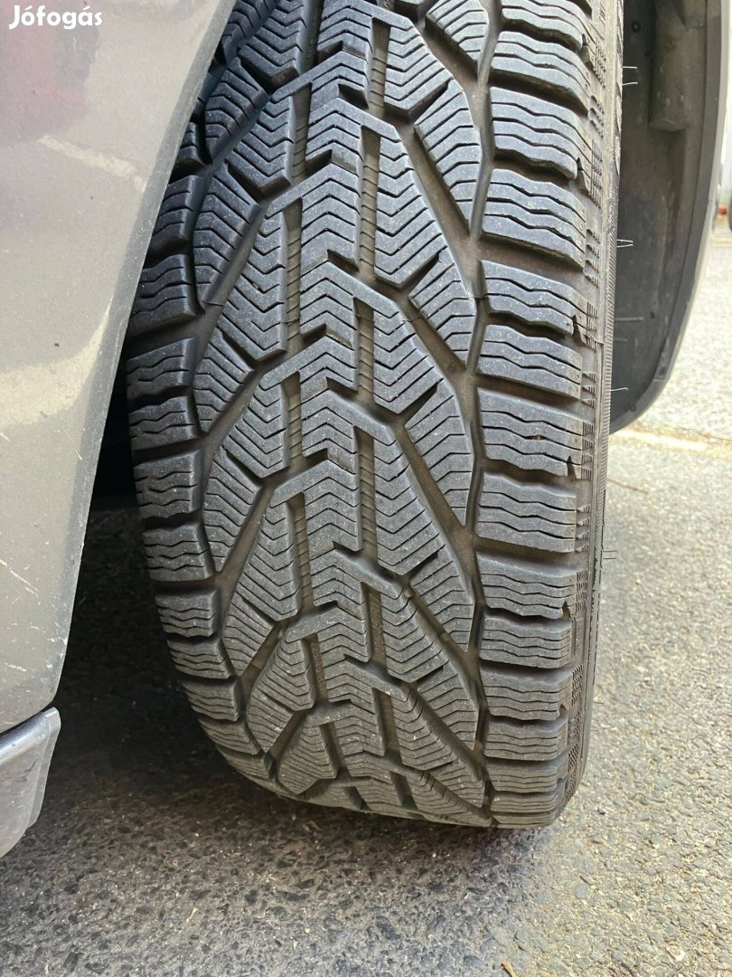 225/45 R17 téli gumi 4db DOT22 8mm körben Riken Snow