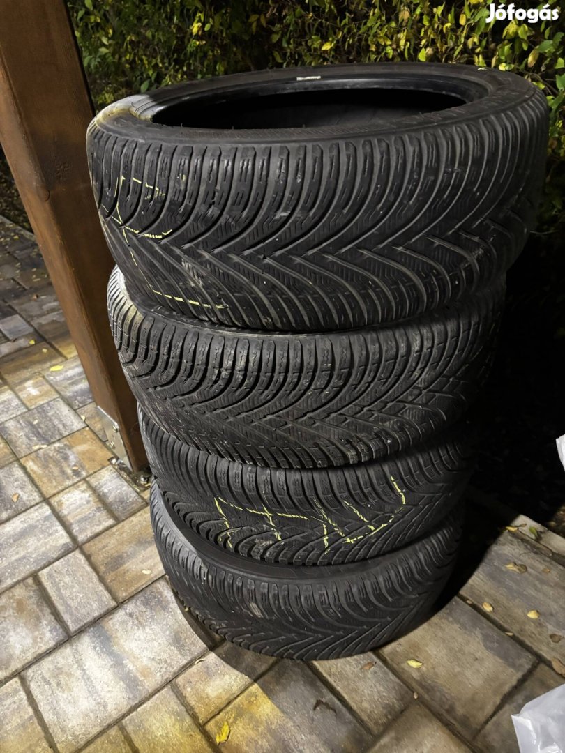 225/45 R17 téligumi