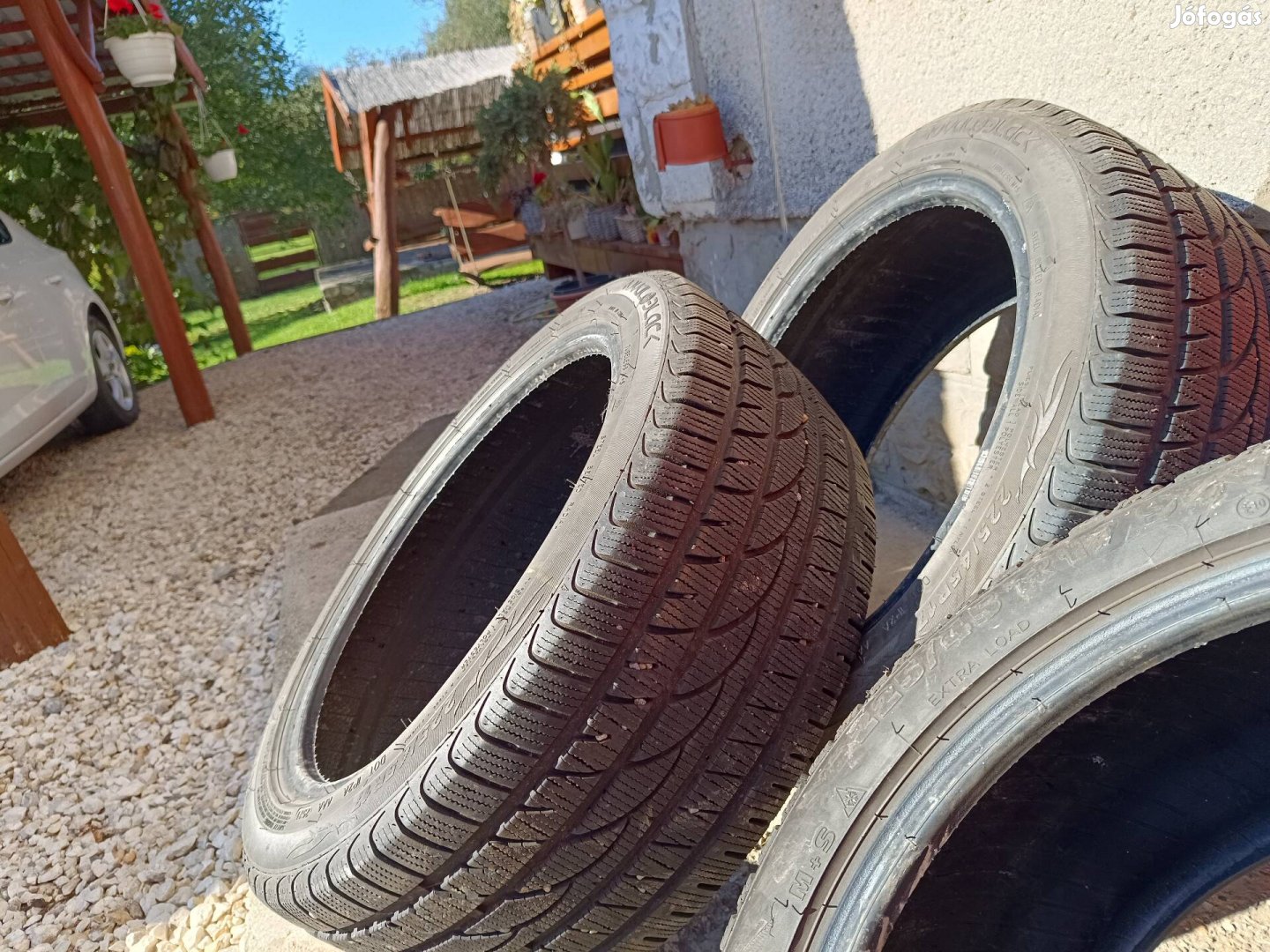 225/45 R17 téligumi 