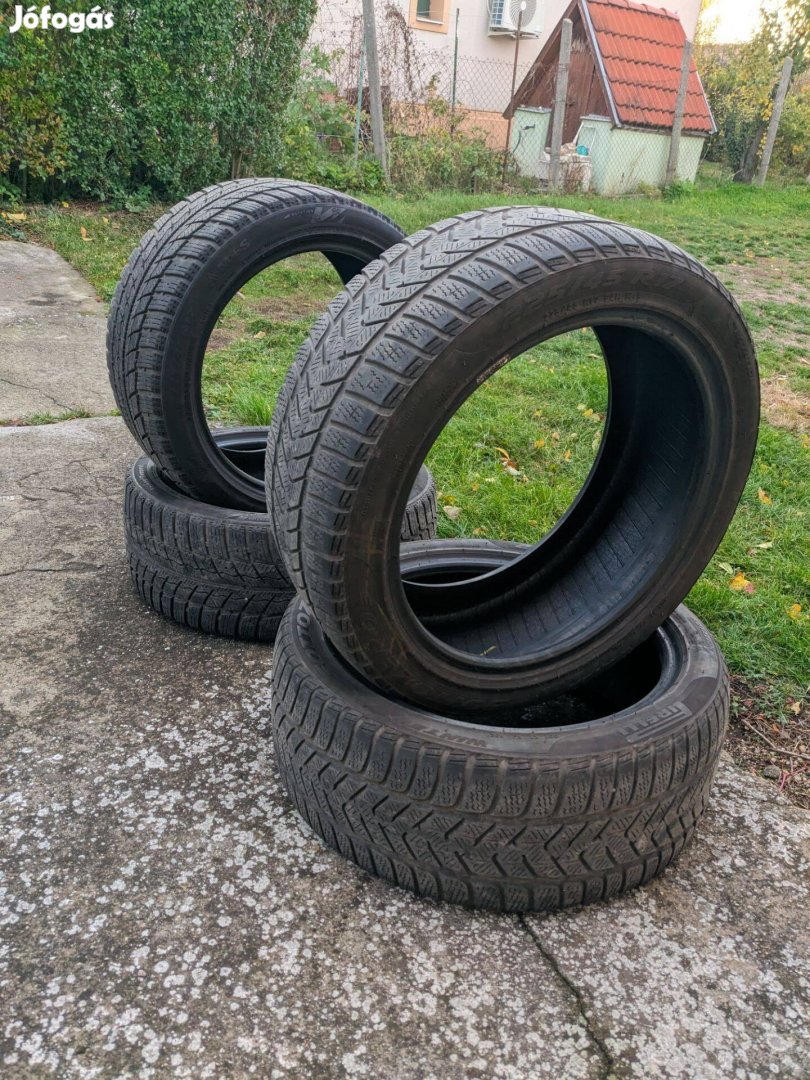 225/45 R17 téligumik