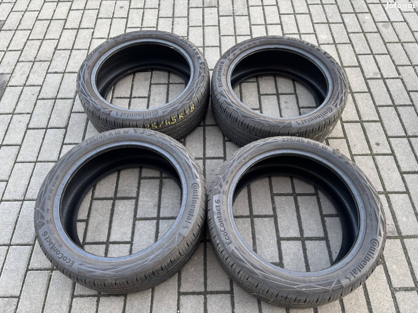 225/45 R18 Continental nyárigumi 