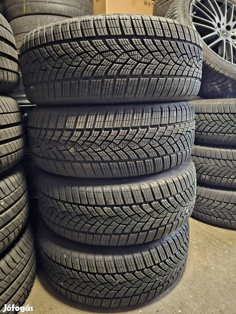 225/45 R18 Goodyear Pirelli téligumik