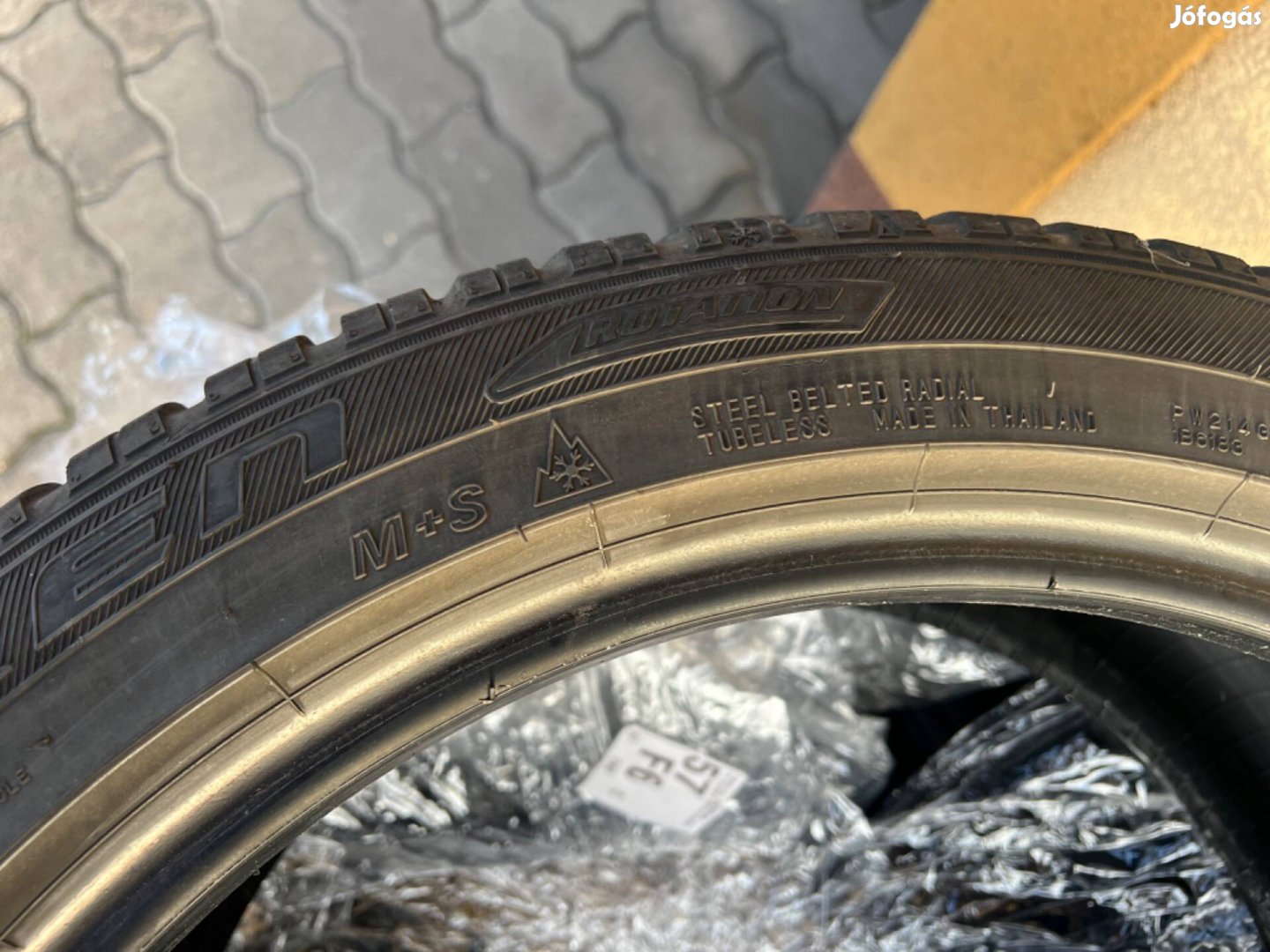 225/45 R18 téligumi