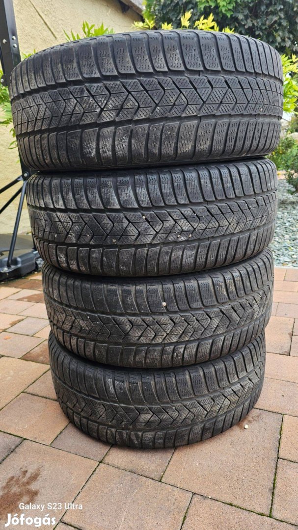 225/45 R19 Pirelli téli gumi garnitúra