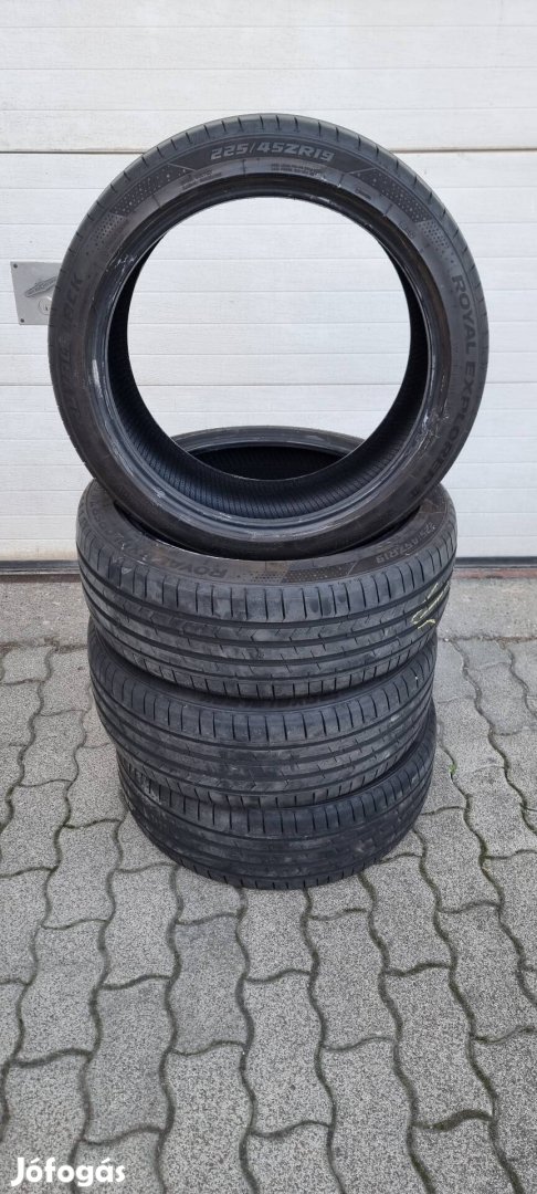 225/45 R19 nyári gumi