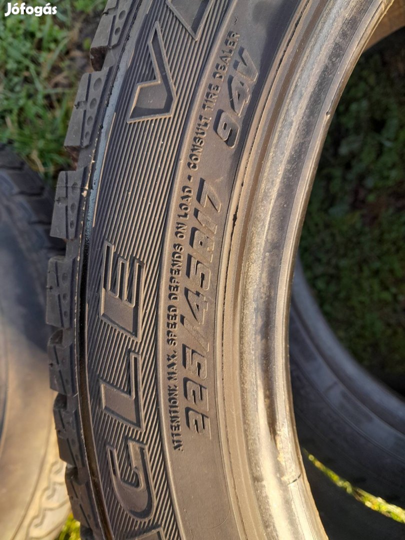 225 45 r17 Goodyear gumi 