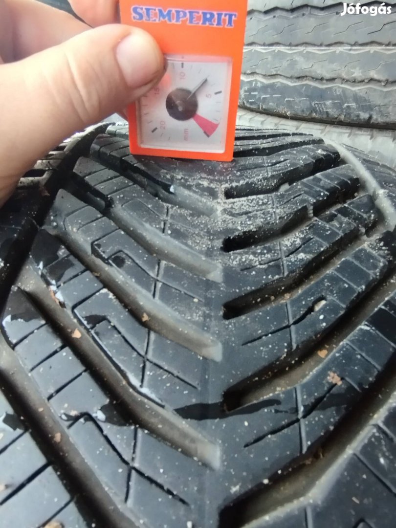 225/45 r17 Taurus Négy évszakos gumi Németországból 7 mm-es.