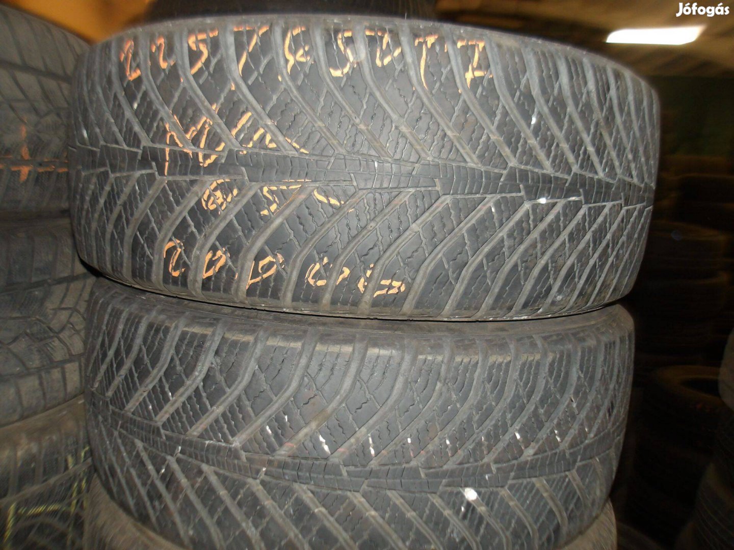 225/45r17 Kumho négyévszakos gumi ajándék szereléssel