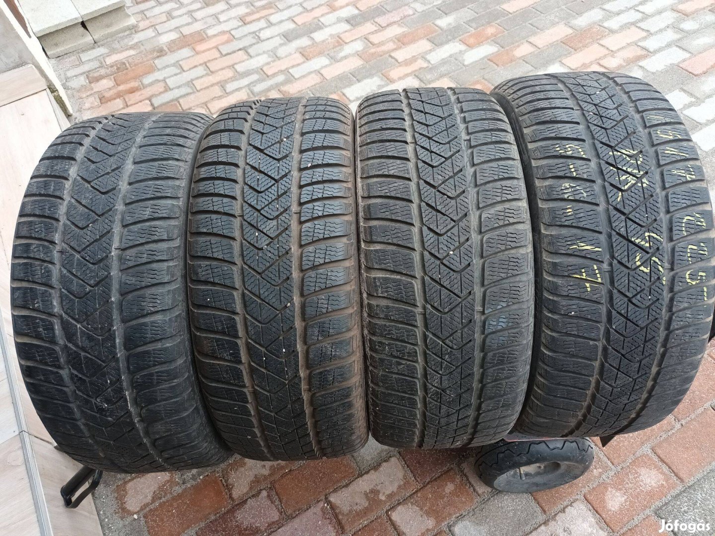 225/45r17 Pirelli használt téligumi 4db