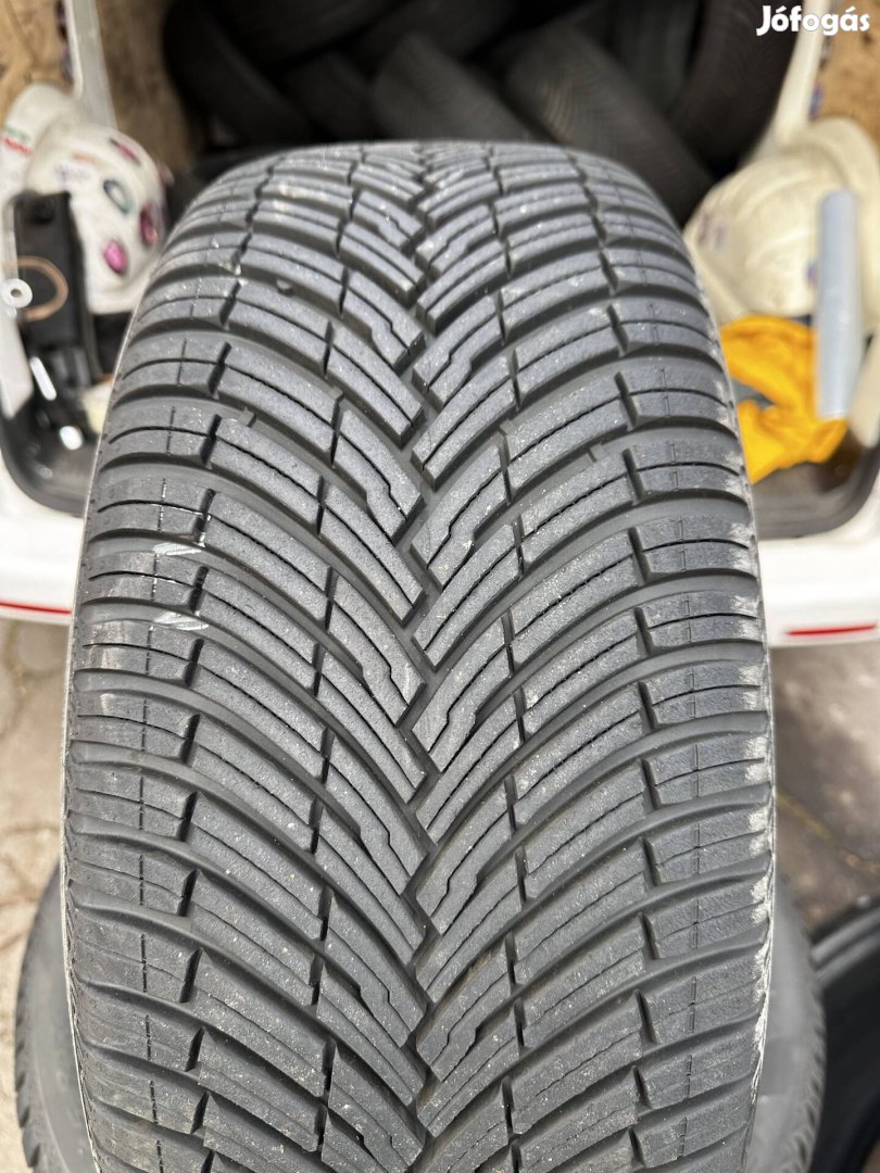 225/45r17 Pirelli négyévszakos gumi 225/45R17