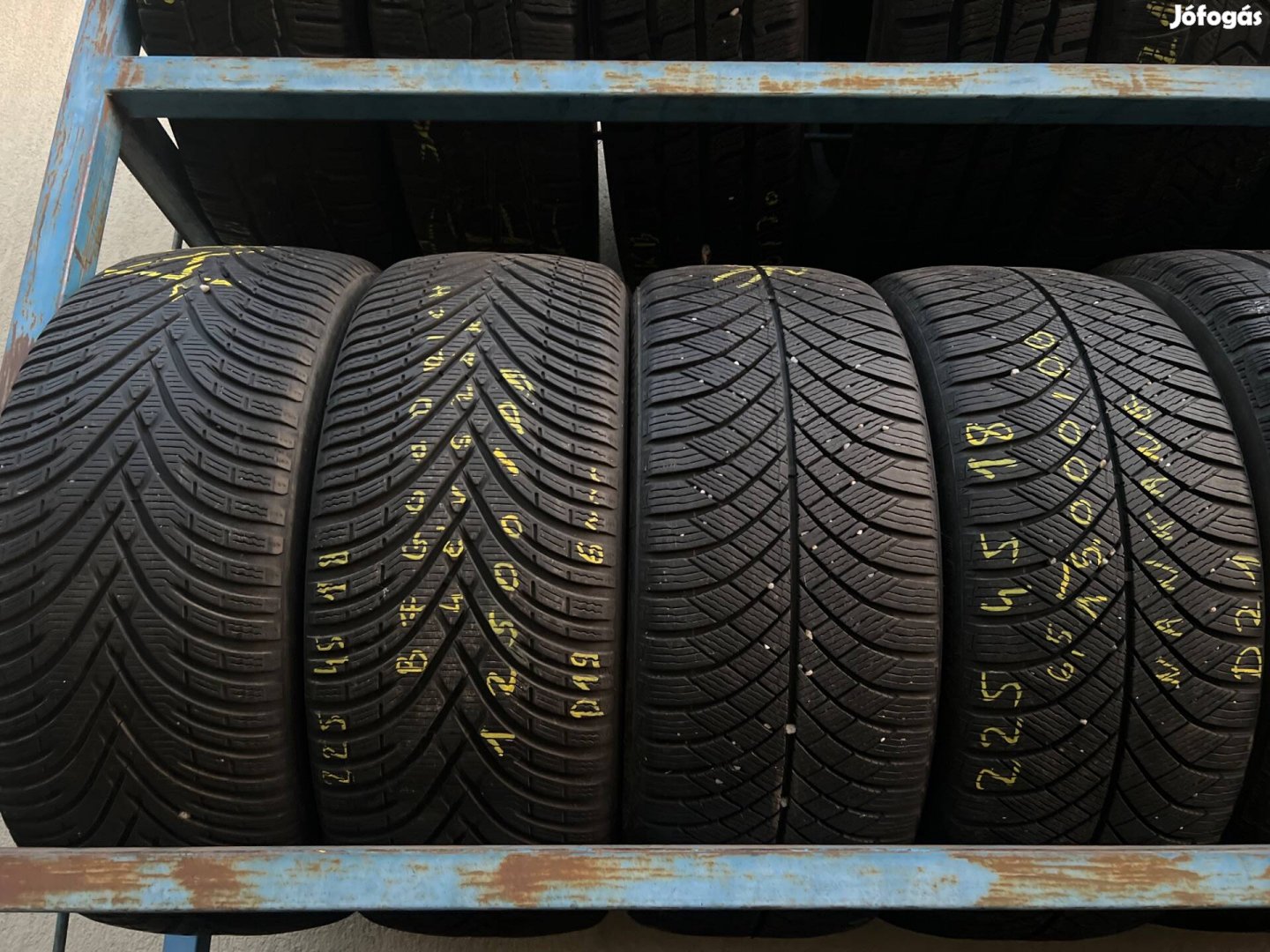 225/45r18 négyévszakos gumi