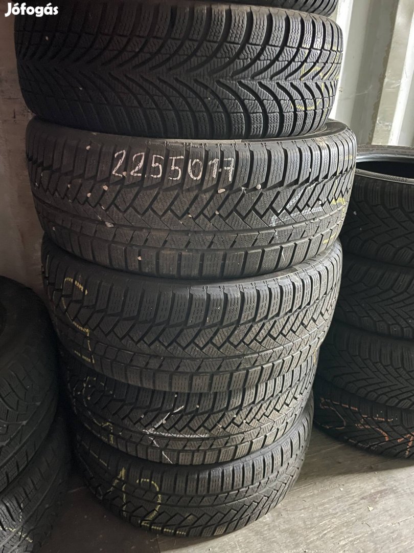 225/50R17 Conti téligumik