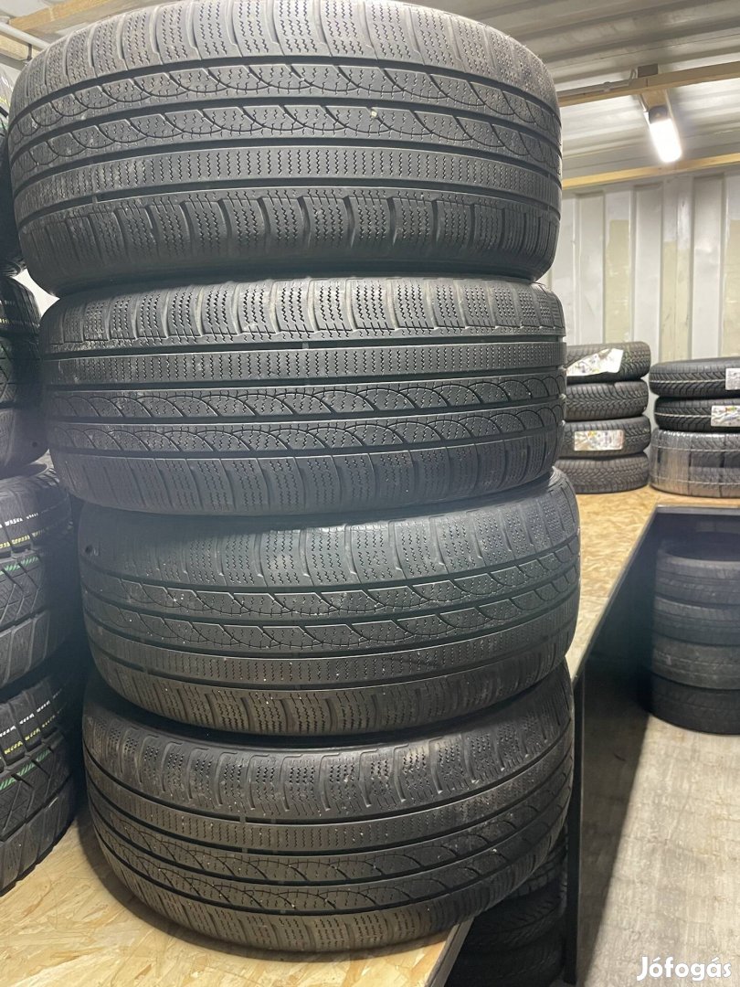 225/50R17 téligumik