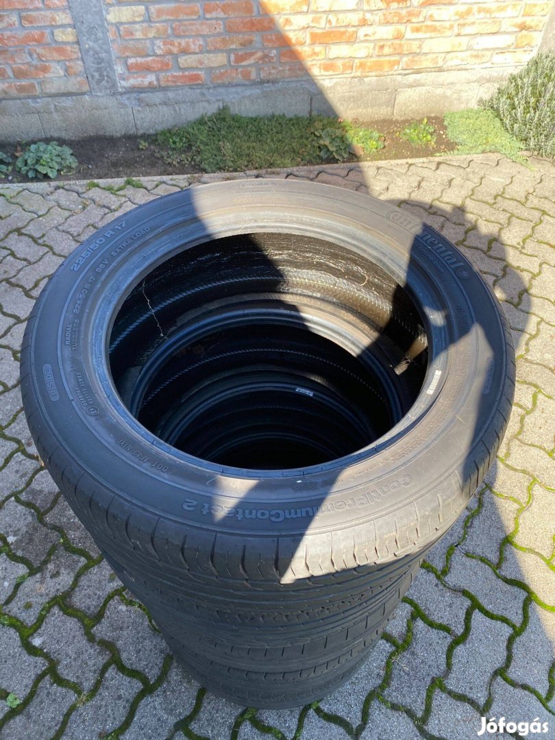 225/50 R17 Continental nyári gumi ladó