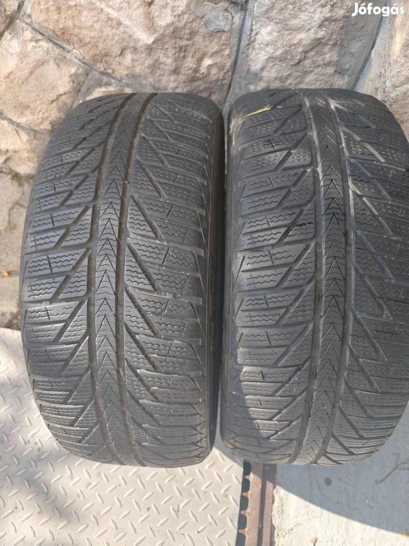 225/50 R17-es téli gumik.