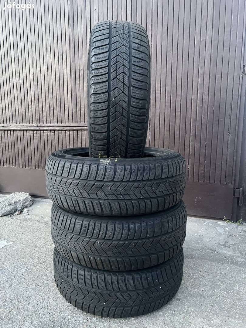 225 50 R18 Pirelli téligumi.