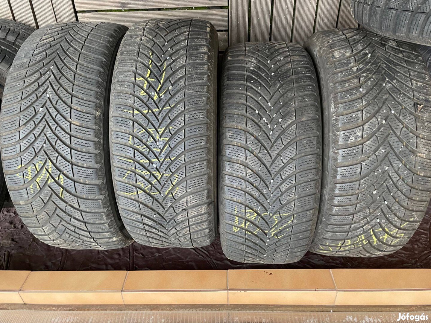 225/50 R 17" méretű remek fiatal téli gumik szettben eladók