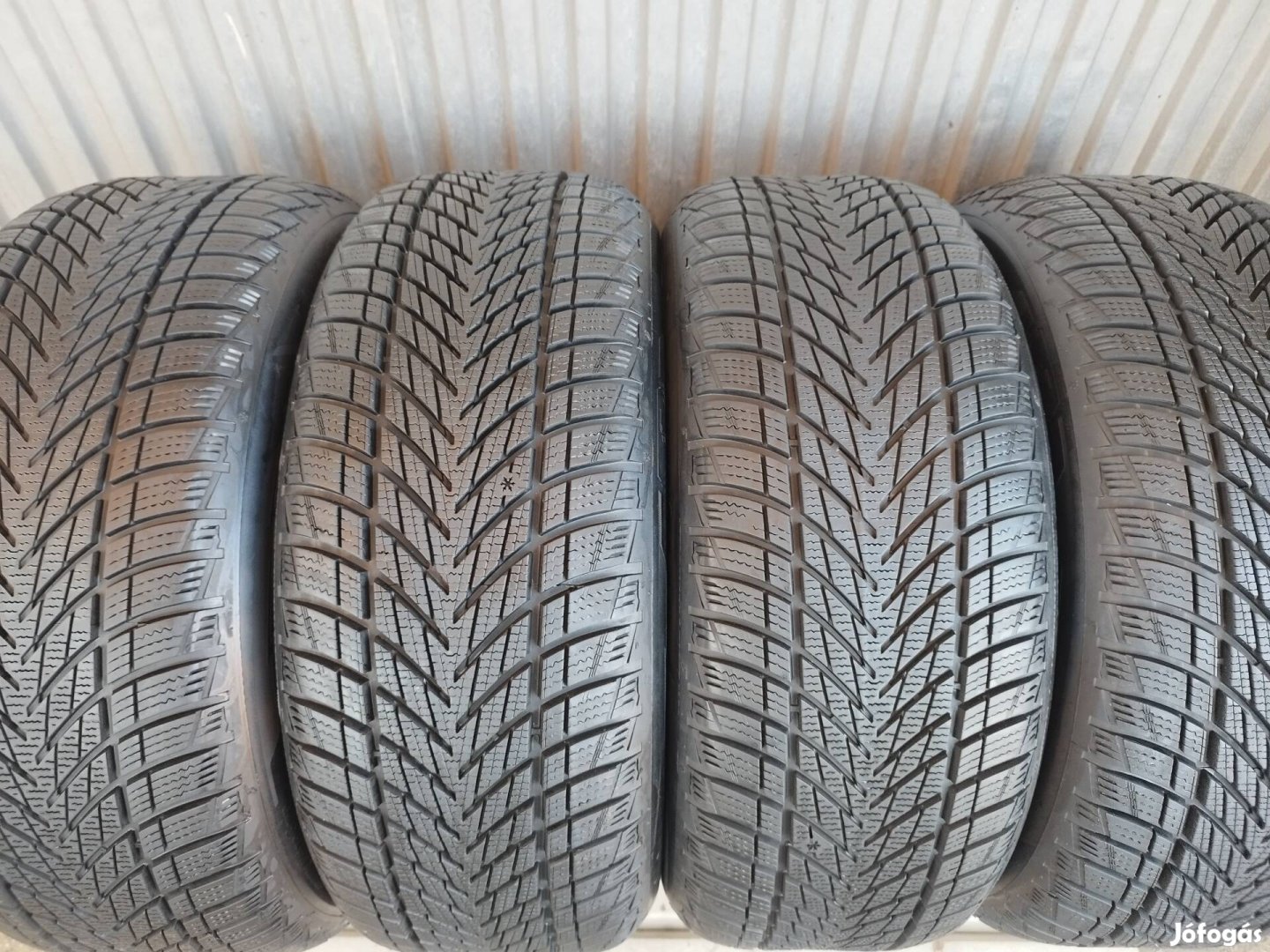 225 50 r17 Goodyear Ultragrip Performance 3 téligumi garnitúra Dot 24 