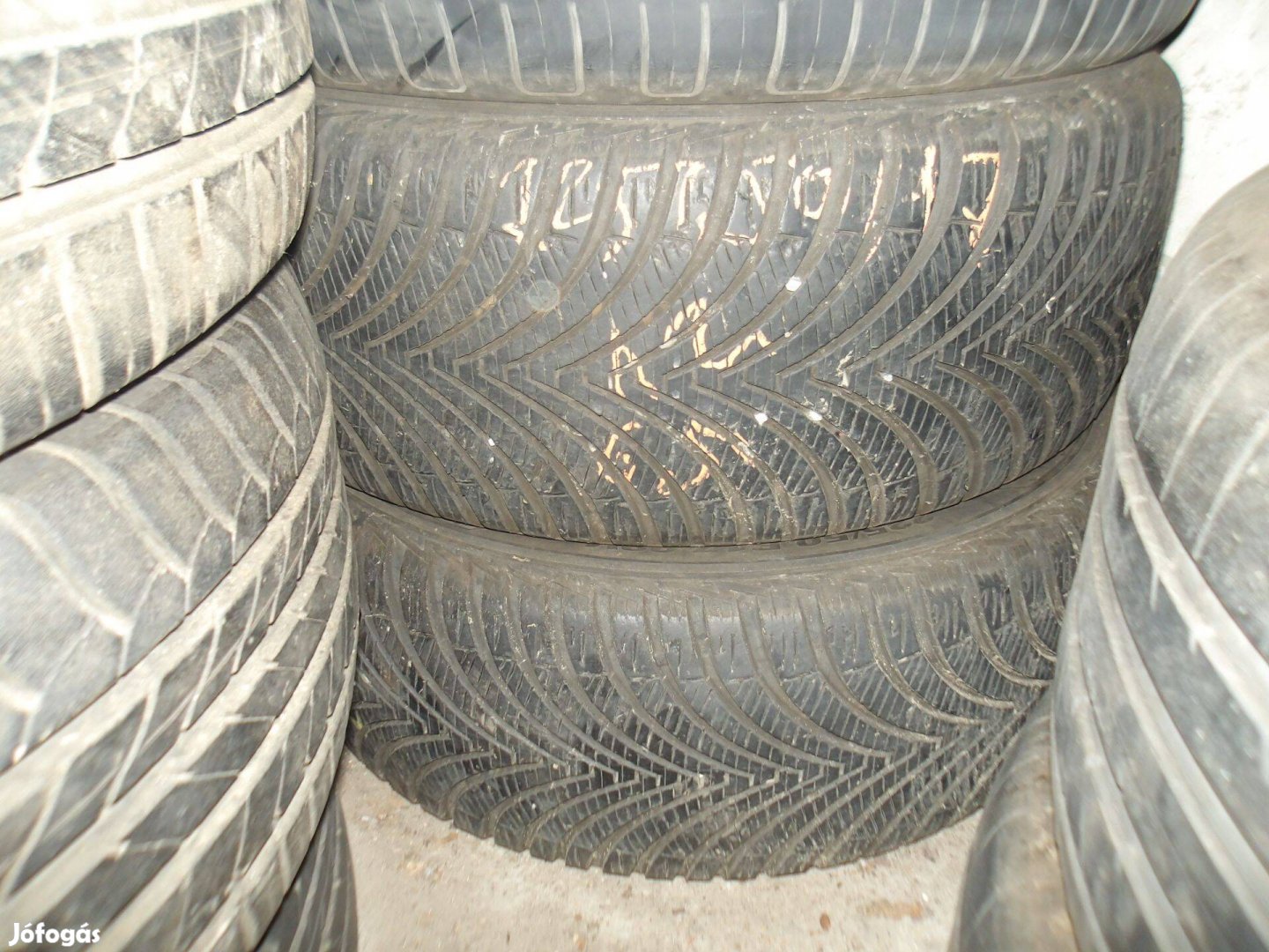 225/50r17 Kumho négyévszakos gumi ajándék szereléssel