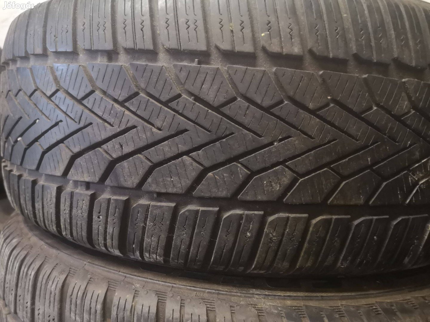 225/55R16 2-4db téligumi