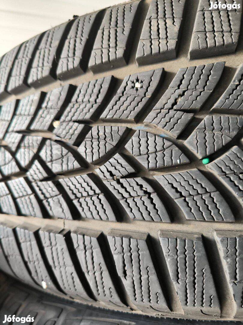 225/55R17 225/55 újszerű téligumik Goodyear