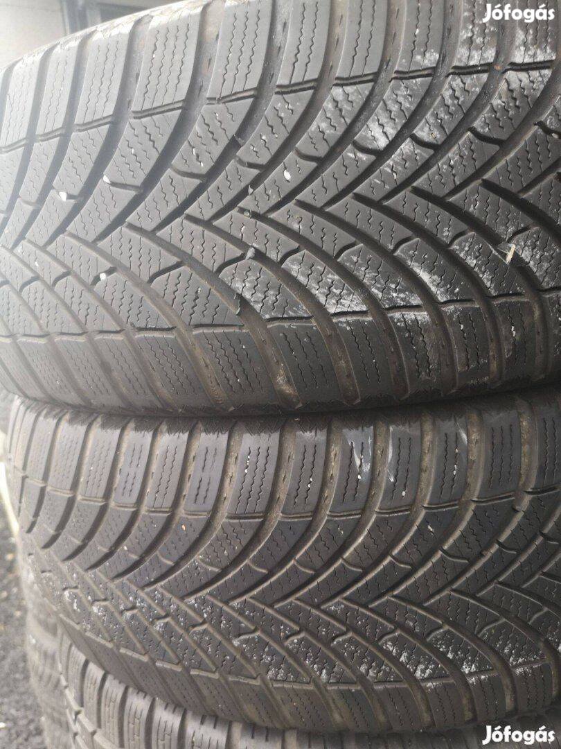 225/55R17 2db 2021 Semperit téligumik