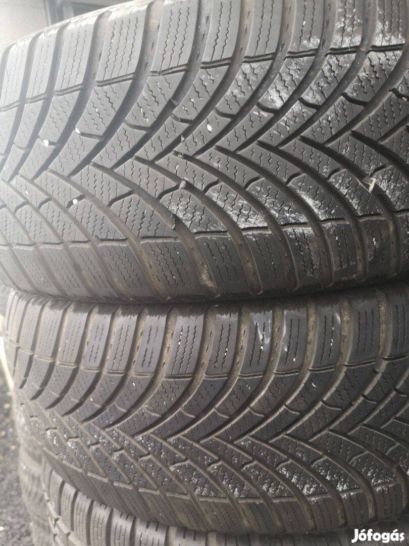 225/55R17 2db 2021 Semperit téligumik