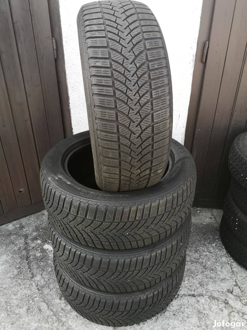 225/55R17 Semperit téligumik