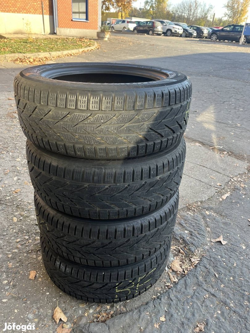 225/55R17 Toyo téligumi 