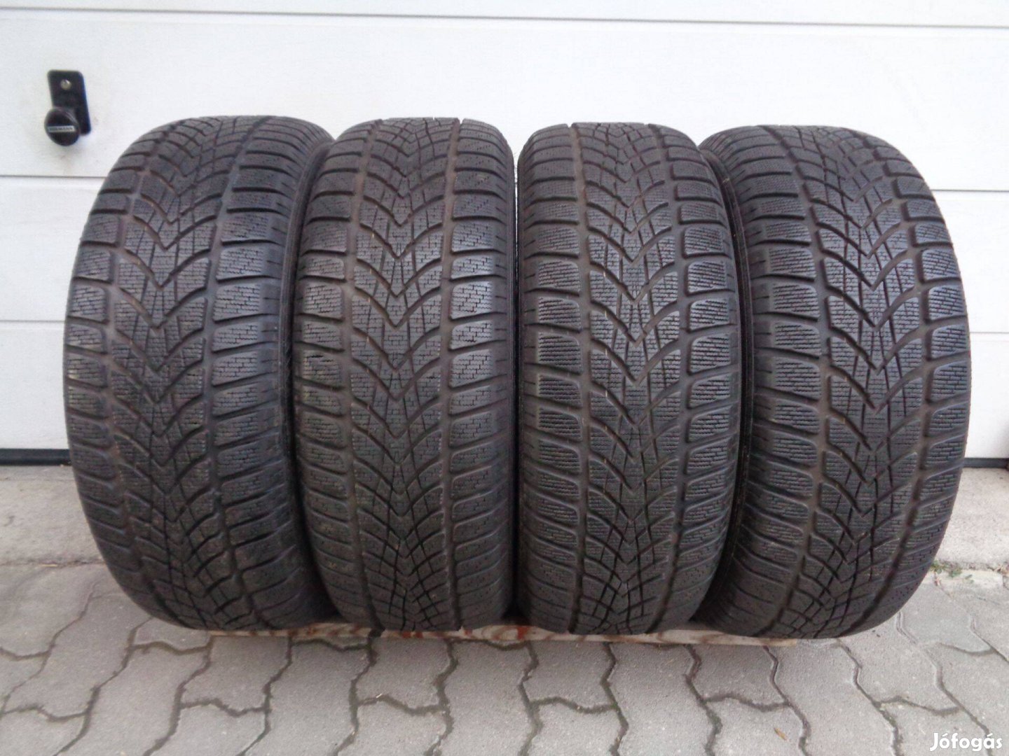 225/55R18 -as Dunlop téli gumi garnitúra újszerű állapotban eladó