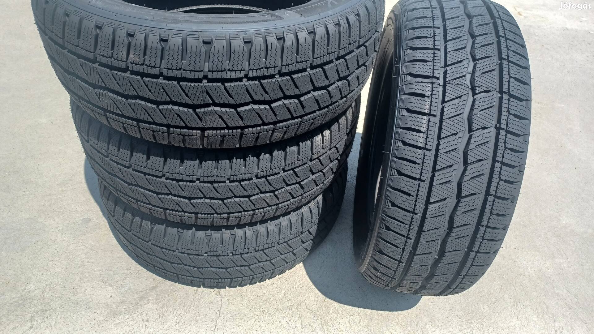 225/55/17C téligumi szett