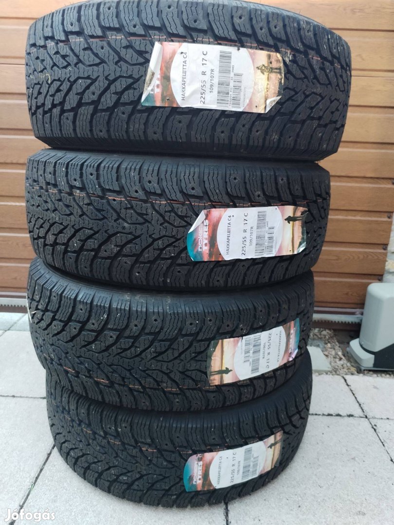 225 55 17 C nokian téli gumi 4 db teherautó
