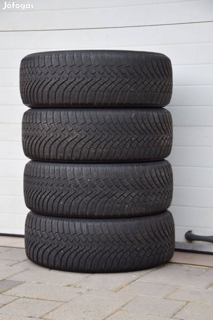 225/55 18 Falken gumi garnitúra