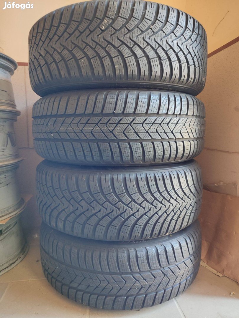 225/55-18 Pirelli-Falken téligumik!