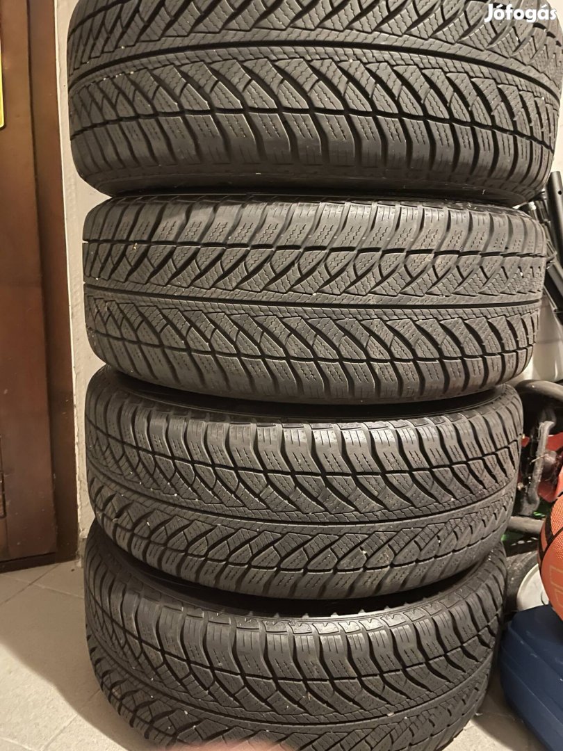 225/55 R17 Goodyear téli gumi,