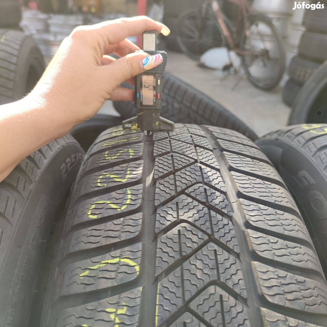 225/55 R17 Pirelli Defekttűrő téli gumi 90000ft a 4db/64/